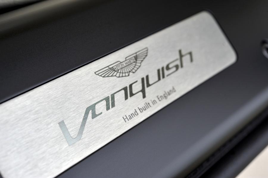 Логотип Aston Martin Vanquish 2012 года  (WW) (фото 46 из 167)